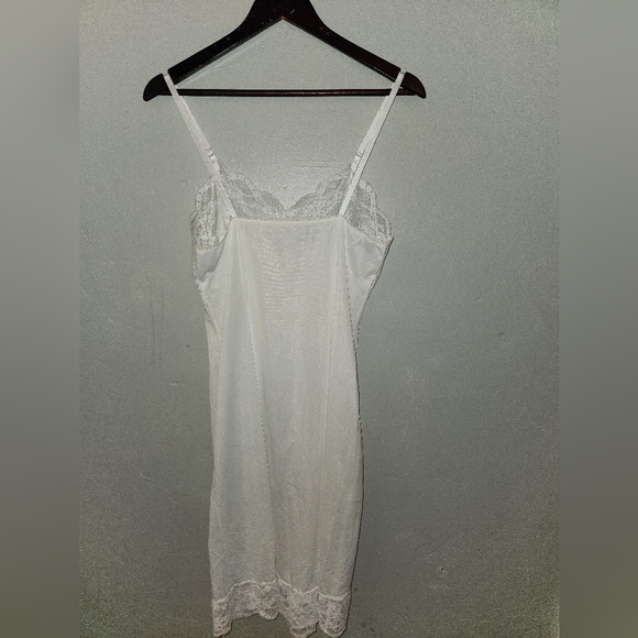 Vintage 1970s White Lace Accented Slip Dress by Wonder Maid - Picture 7 of 11